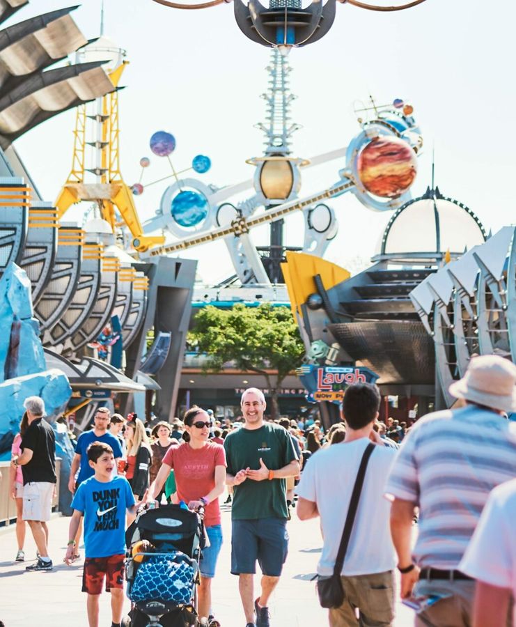 Parc d'attractions fréquenté, analyse des flux de visiteurs par IA vidéo Wintics